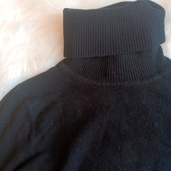Black knit turtleneck - Picture 5 of 6